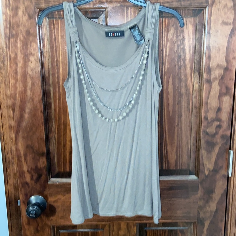 Women’s decorative tank top